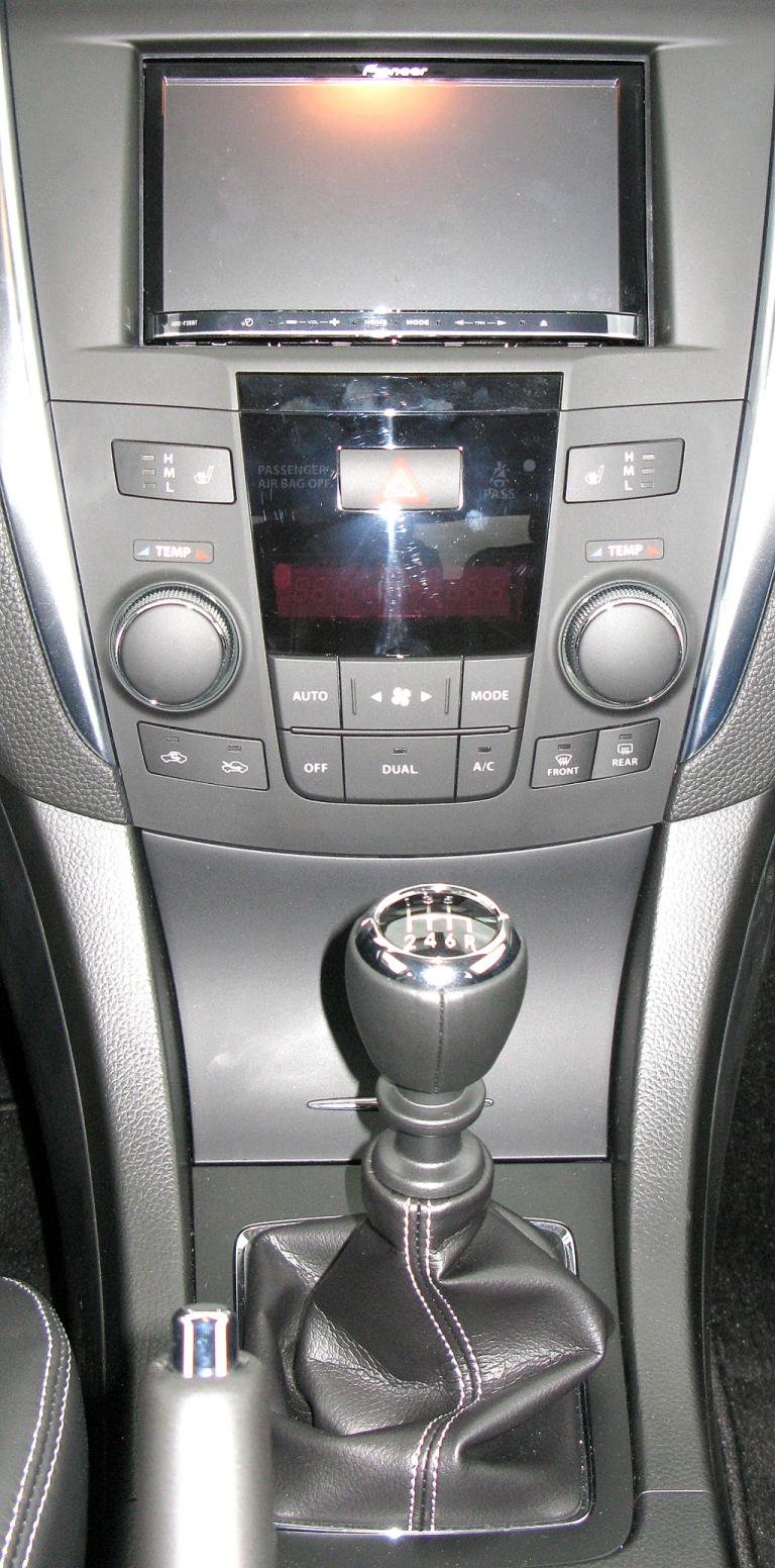 Suzuki Kizashi: Blick auf den mittleren Armaturenträger. 