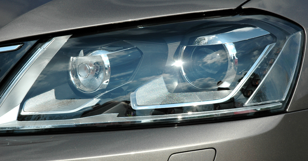 VW Passat: Moderne Leuchteinheit vorn. 