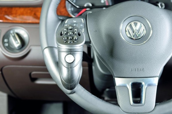 Volkswagen präsentiert neuen Passat mit Fahrhilfen auf der Rehacare