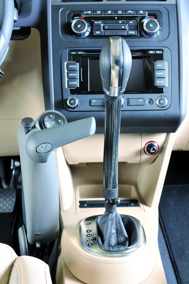 Volkswagen präsentiert neuen Passat mit Fahrhilfen auf der Rehacare