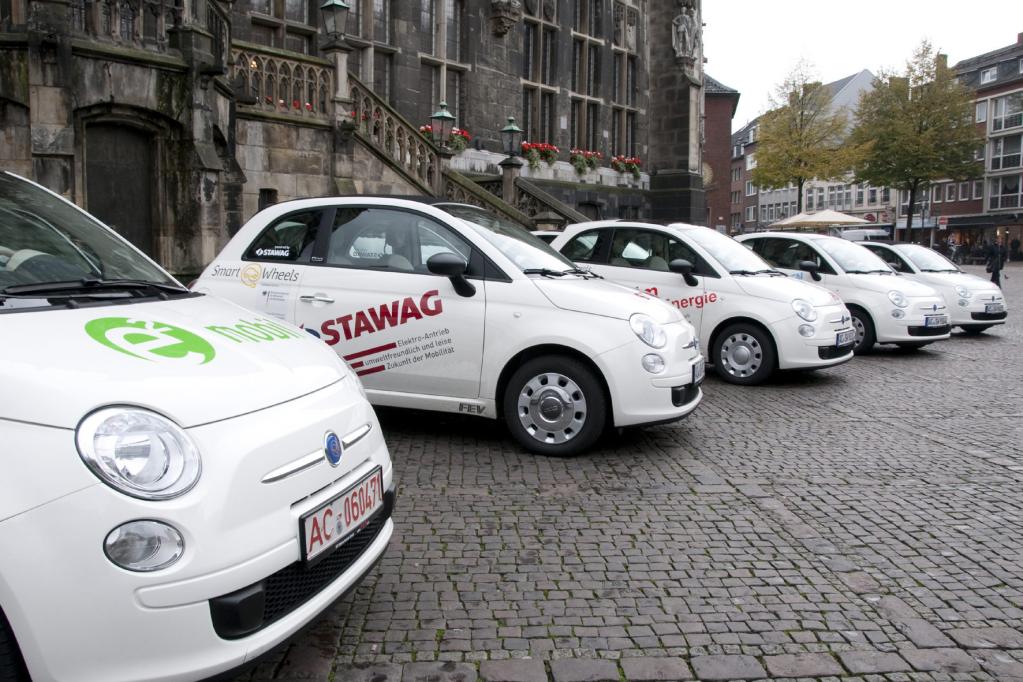 Watt fürs Auge: Elektrifizierte Fiat 500 fahren in Aachen 