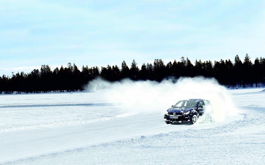 Winterkatalog „Volkswagen Driving Experience“.