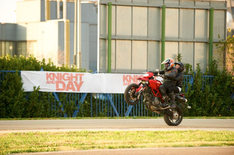 „Knight And Day“: Tom Cruise und Camron Diaz in geheimer Mission – Blu-ray/DVD ab 26. November im Handel