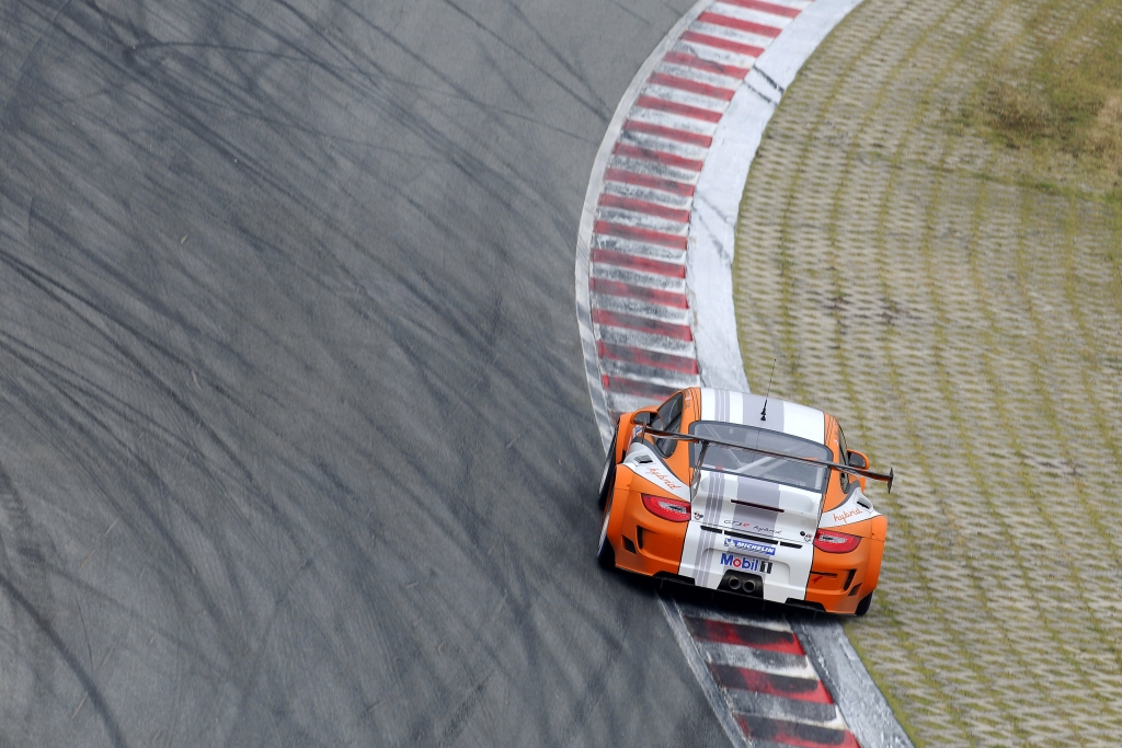  Porsche 911 GT3 R Hybrid