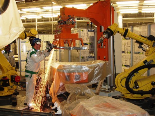 Škoda übergibt Schweißanlagen an Werk in Kaluga