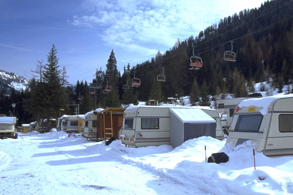Auch bei Schnee kann Camping Spaß machen. 