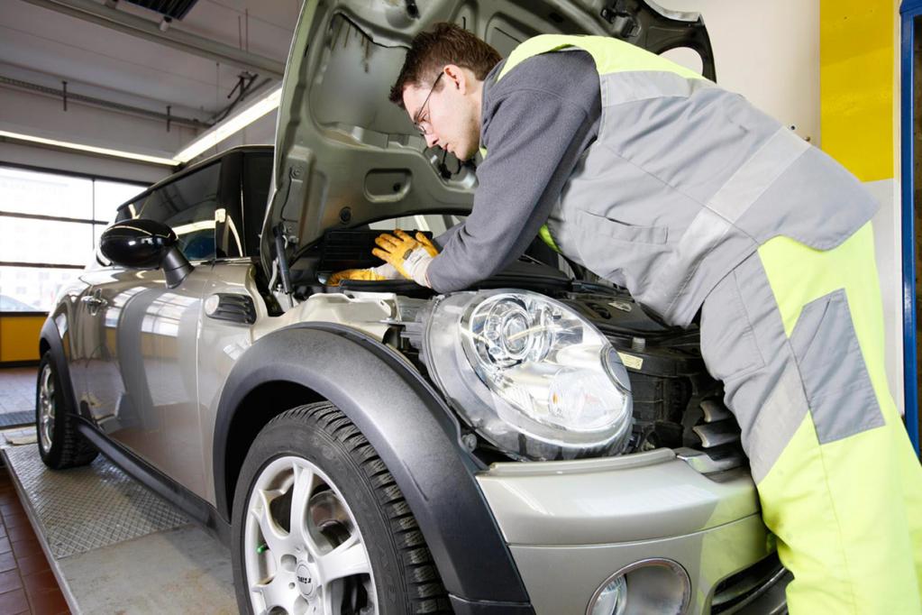 Auch die Pannenhelfer beispielsweise beim ADAC müssen geschult werden, um Elektroautos kompetent und sicher helfen zu können. 