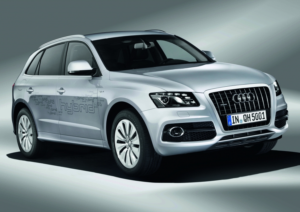 Audi-Q5-Hybrid-Quattro-Parade bei der Präsentation am Ingolstädter Audi-Sportpark. 