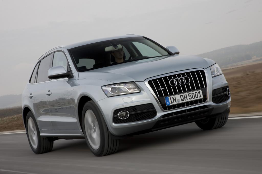 Audi-Q5-Hybrid-Quattro-Parade bei der Präsentation am Ingolstädter Audi-Sportpark. 