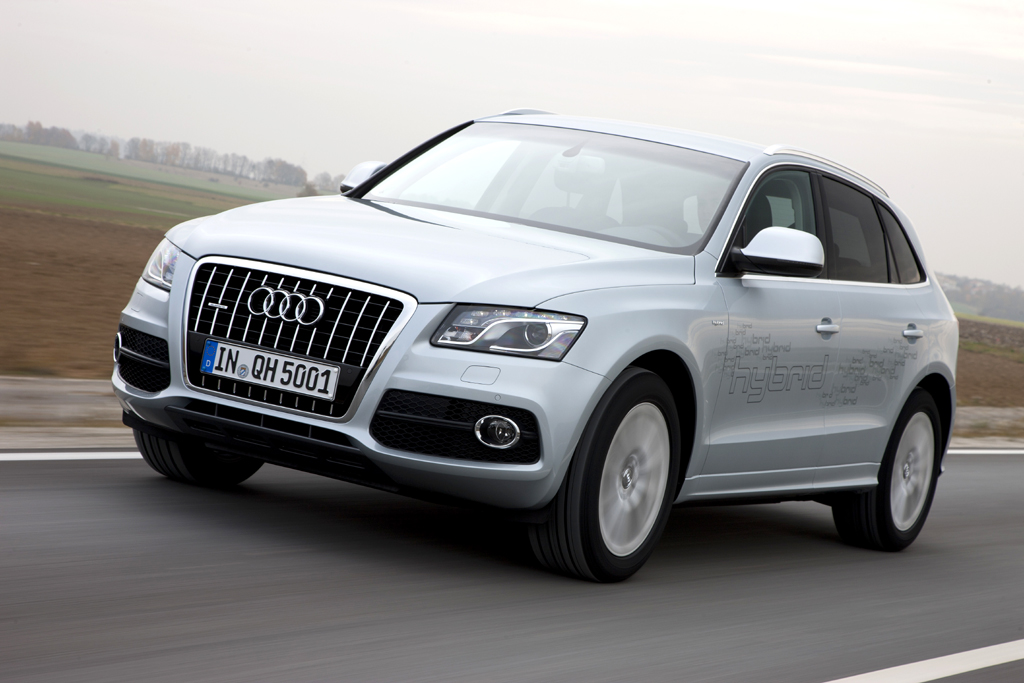 Audi-Q5-Hybrid-Quattro-Parade bei der Präsentation am Ingolstädter Audi-Sportpark. 