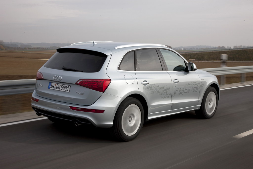 Audi-Q5-Hybrid-Quattro-Parade bei der Präsentation am Ingolstädter Audi-Sportpark. 