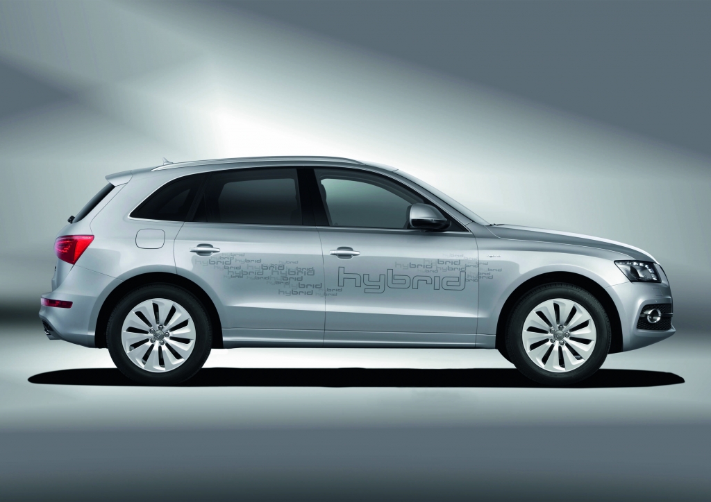 Audi-Q5-Hybrid-Quattro-Parade bei der Präsentation am Ingolstädter Audi-Sportpark. 