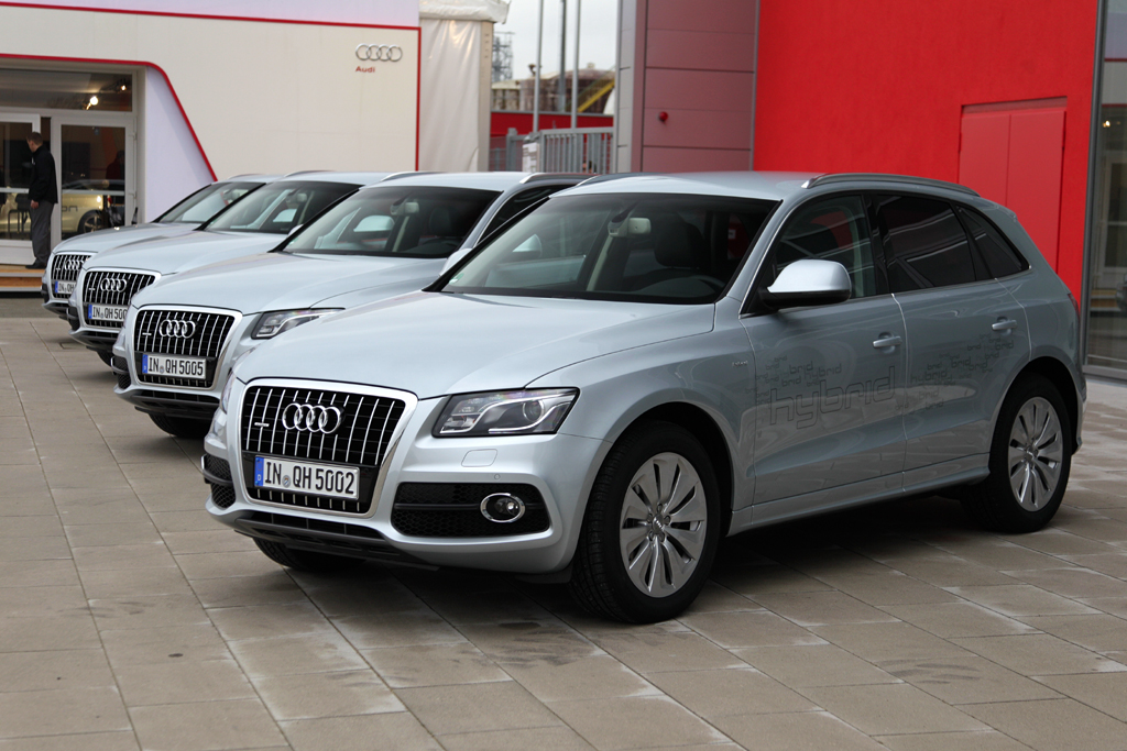 Audi-Q5-Hybrid-Quattro-Parade bei der Präsentation am Ingolstädter Audi-Sportpark. 
