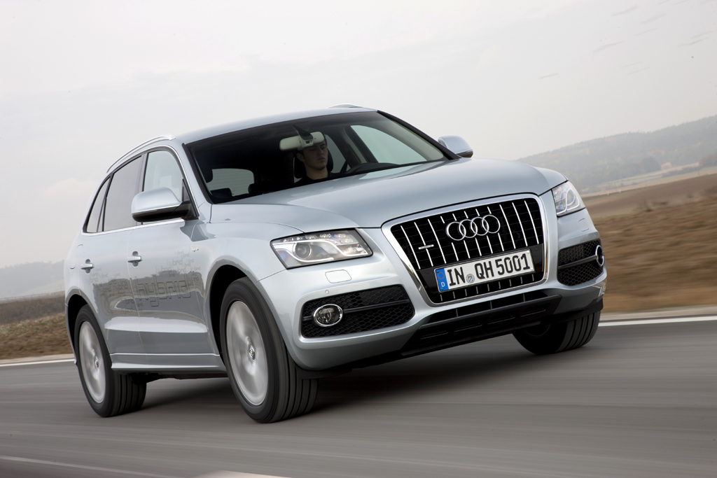 Audi Q5 Hybrid Quattro auf der Strecke. 