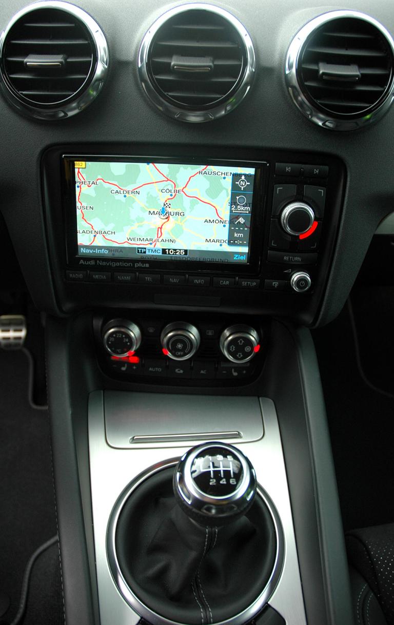 Audi TT: Blick auf den mittleren Armaturenträger. 