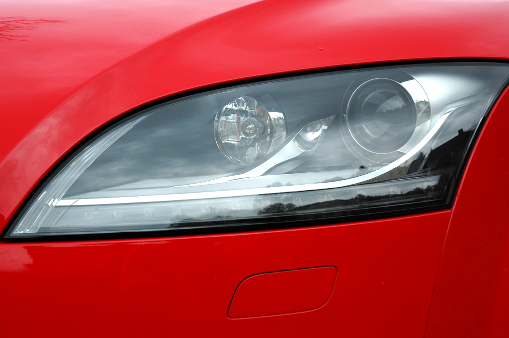 Audi TT: Der Testwagen war mit LED-Lichtpaket und Xenon-Plus-Scheinwerfern ... 