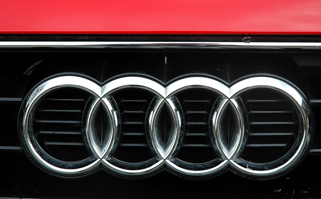 Audi TT: Die vier Markenringe sitzen im oberen Teil des Kühlergrills. 