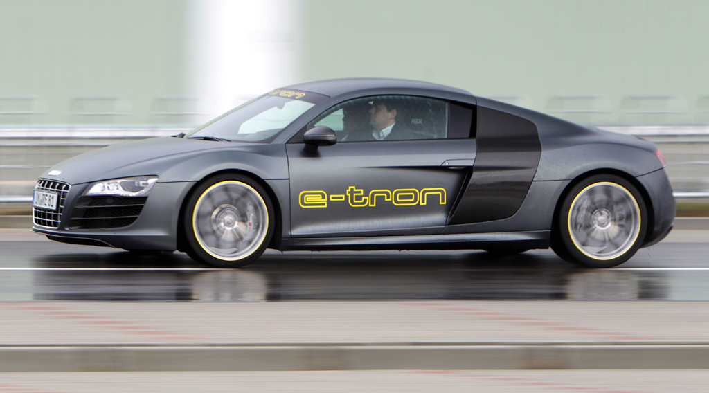 Audi e-tron-Renner R8 auf dem Testparcours am Ingolstädter Sportpark. 