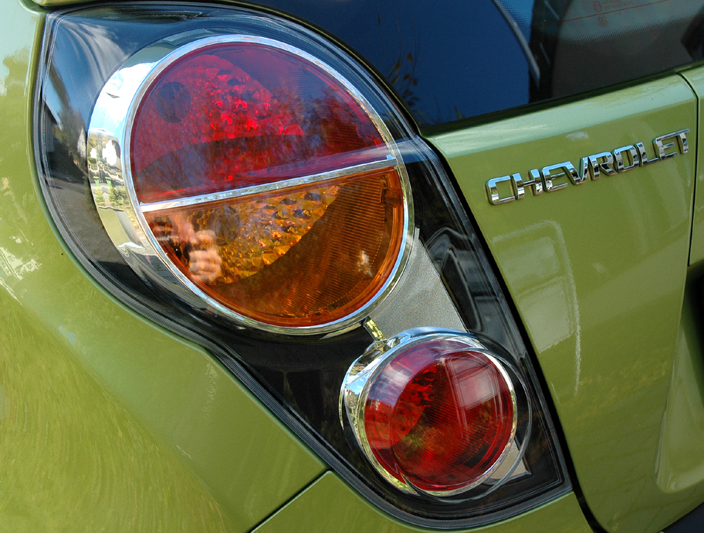 Chevrolet Spark: Moderne Rundleuchteinheit hinten. 