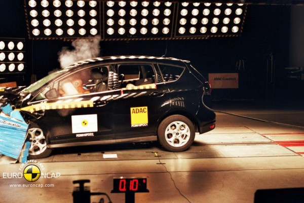 Crash-Test: Bester Schutz gegen Schleudertrauma bei Ford 