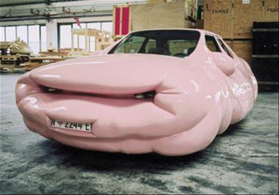 Dckes Auto oder rosa Wolke? Auf jeden Fall ein Missgeschick!