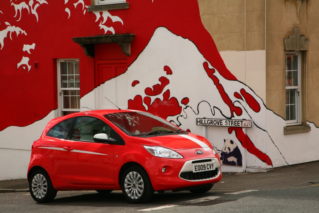 Der Ford Ka sieht seinem nächsten Verwandten, dem Fiat 500 nicht ähnlich