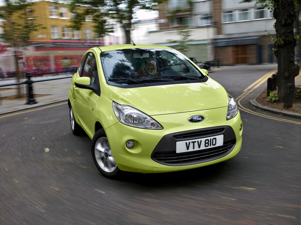 Der Ford Ka sieht seinem nächsten Verwandten, dem Fiat 500 nicht ähnlich