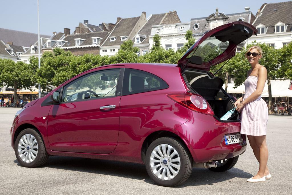Der Ford Ka sieht seinem nächsten Verwandten, dem Fiat 500 nicht ähnlich