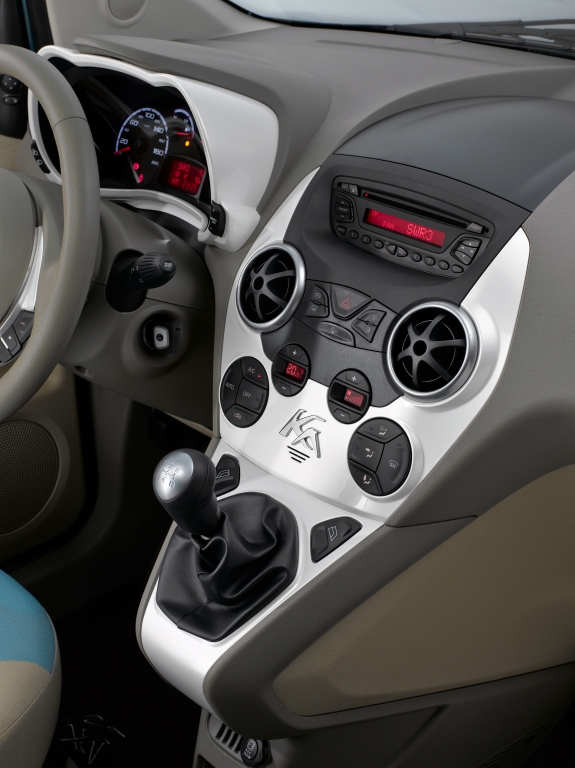 Der Ford Ka sieht seinem nächsten Verwandten, dem Fiat 500 nicht ähnlich