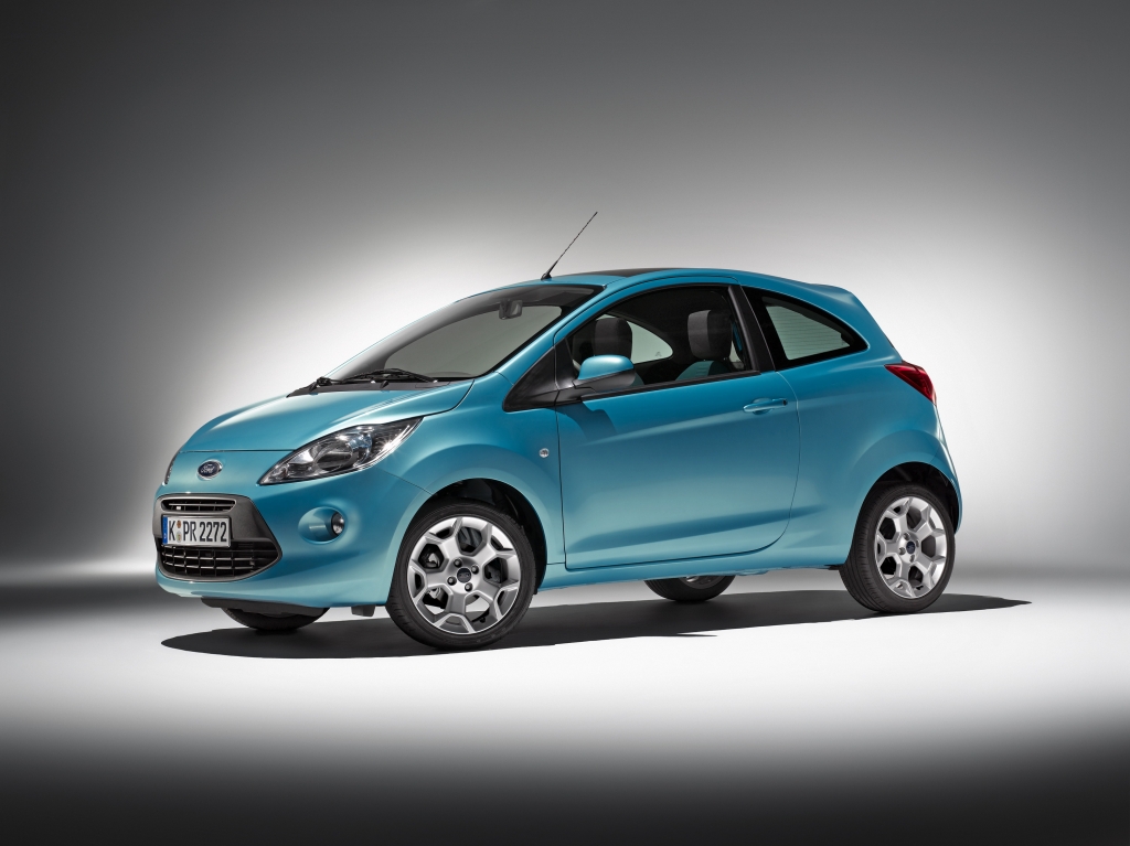Der Ford Ka sieht seinem nächsten Verwandten, dem Fiat 500 nicht ähnlich