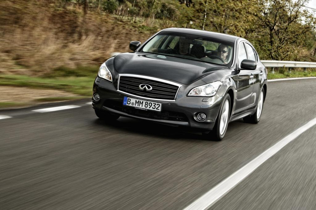 Der Infiniti M will gegen Mercedes E-Klasse und BMW 5er bestehen