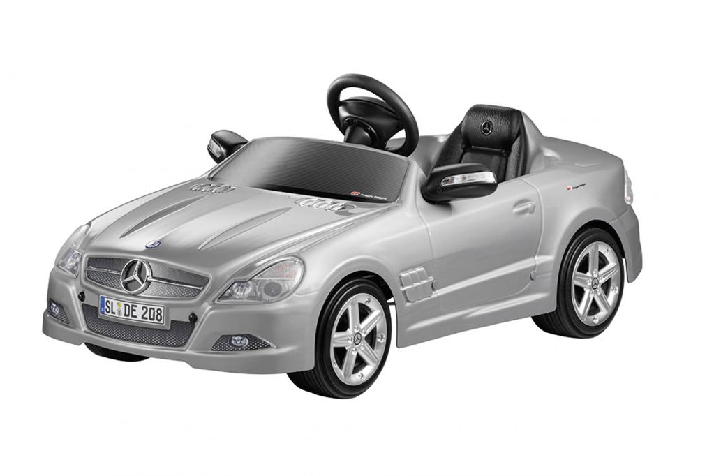 Der Mercedes SL Roadster ist das Elektroauto unter den Kinderfahrzeugen. 