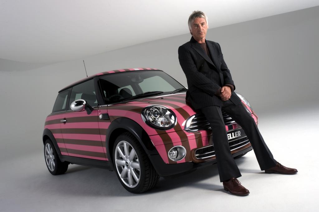 Der Musiker Paul Weller versteigert einen von ihm designten Mini Cooper für gute Zwecke.