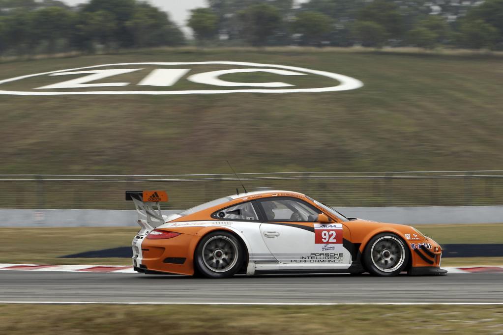 Der Porsche 911 GT3 R Hybrid ist bei dem Sportwagenhersteller derzeit der Technologieträger. 