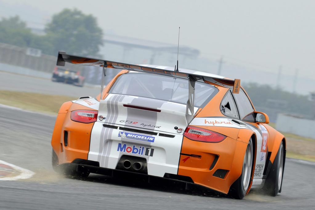Der Porsche 911 GT3 R Hybrid ist bei dem Sportwagenhersteller derzeit der Technologieträger. 