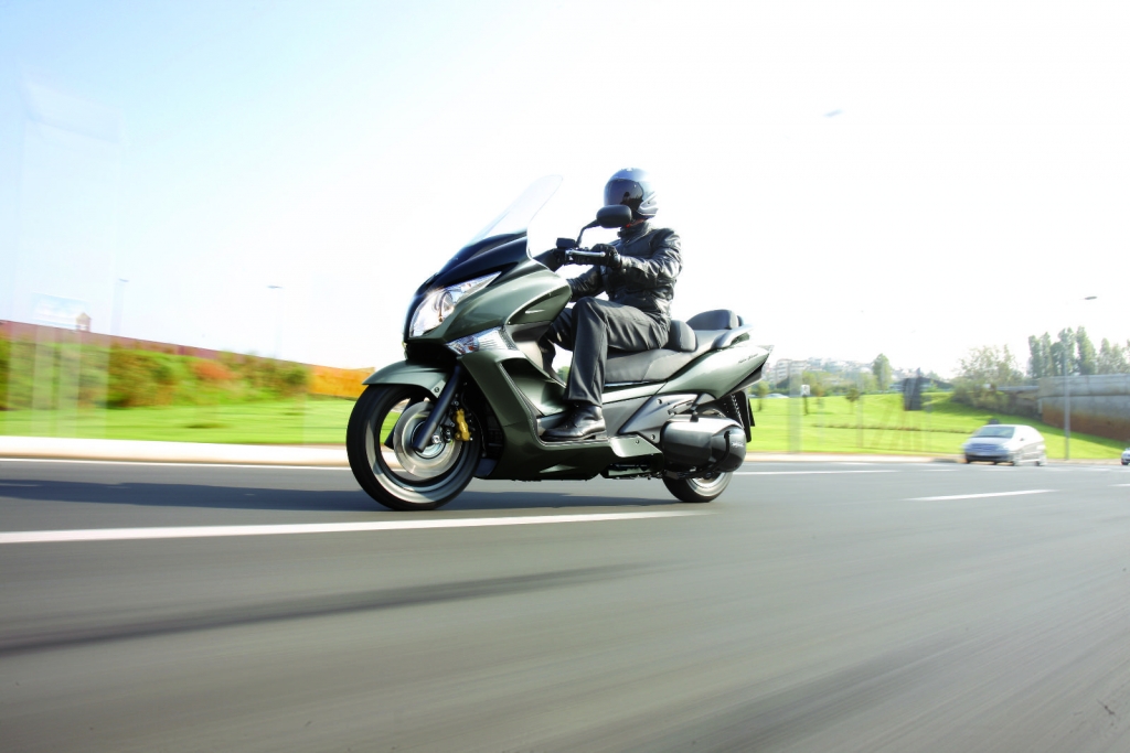 EICMA 2010: Honda zeigt SW-T 600