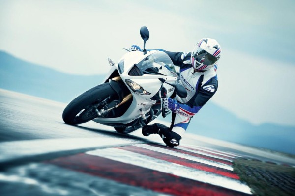 EICMA 2010: Triumph stellt Daytona 675 R vor