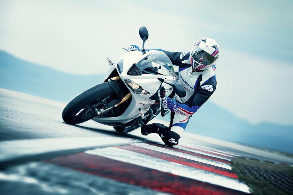 EICMA 2010: Triumph stellt Daytona 675 R vor