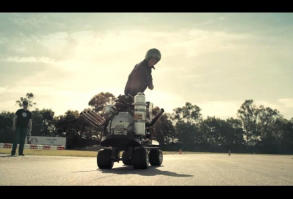 Ein Skateboard mit V8-Supercar-Motor für Tony Hawk
