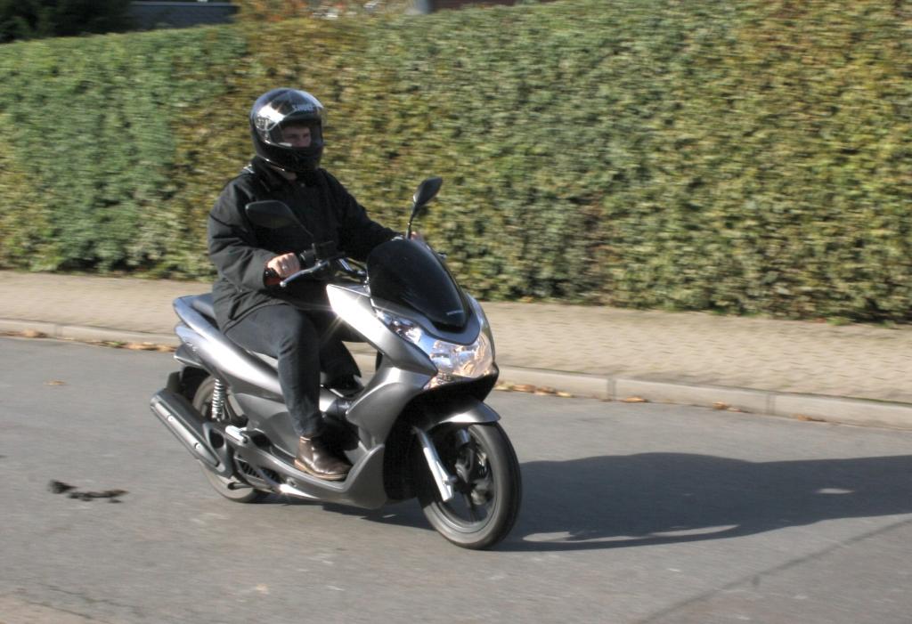 Fahrbericht Honda PCX: Spar-Roller mit hohem Spaß-Potenzial