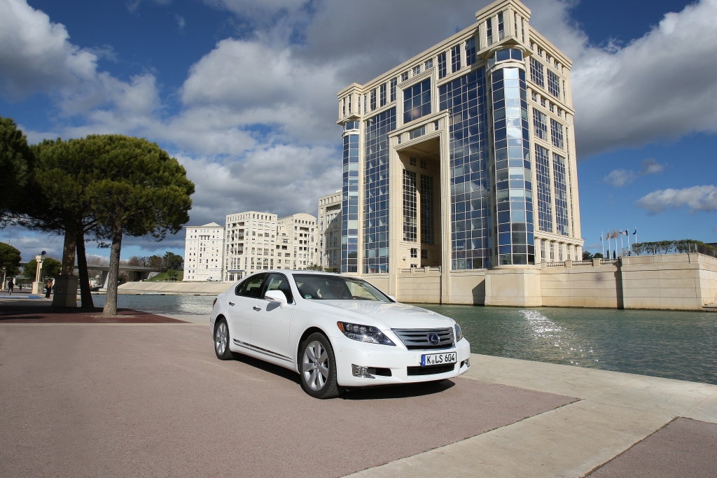 Fahrbericht Lexus LS 600h: Championsleague