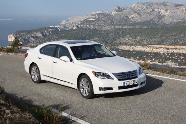 Fahrbericht Lexus LS 600h: Championsleague