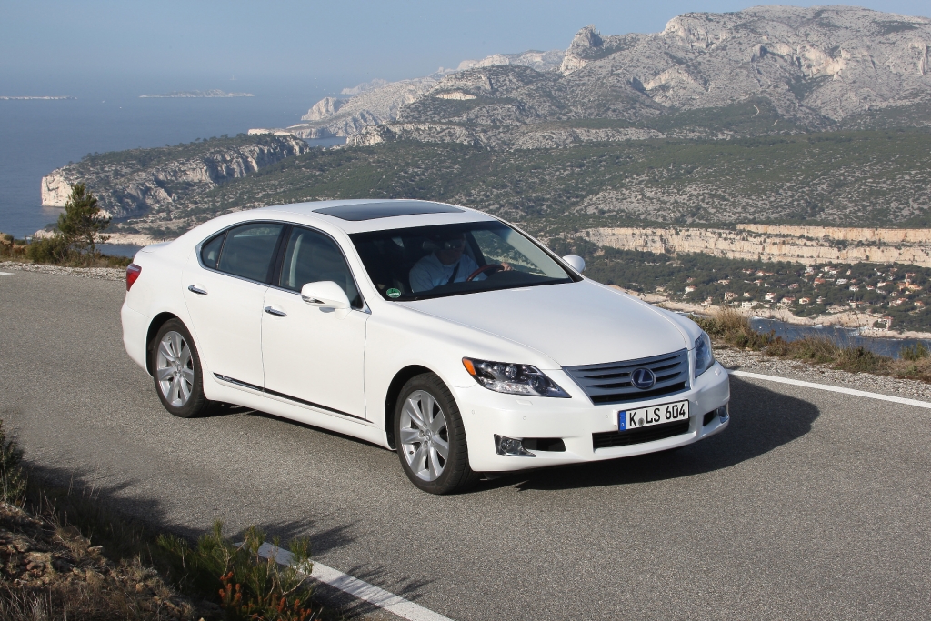 Fahrbericht Lexus LS 600h: Championsleague