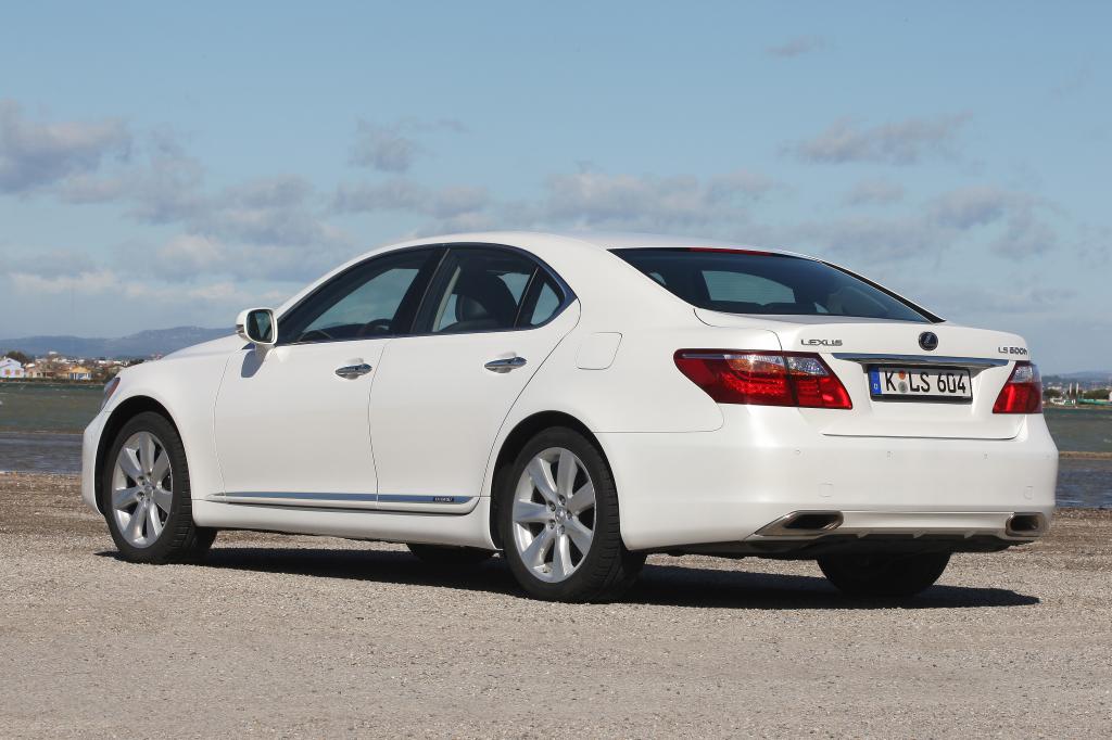 Fahrbericht Lexus LS 600h: Championsleague