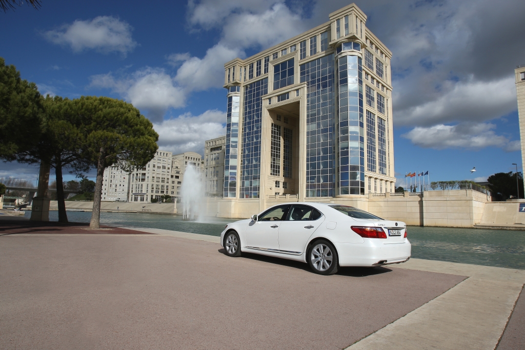 Fahrbericht Lexus LS 600h: Championsleague