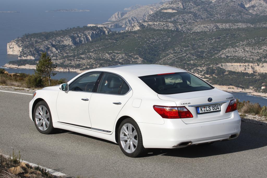 Fahrbericht Lexus LS 600h: Championsleague