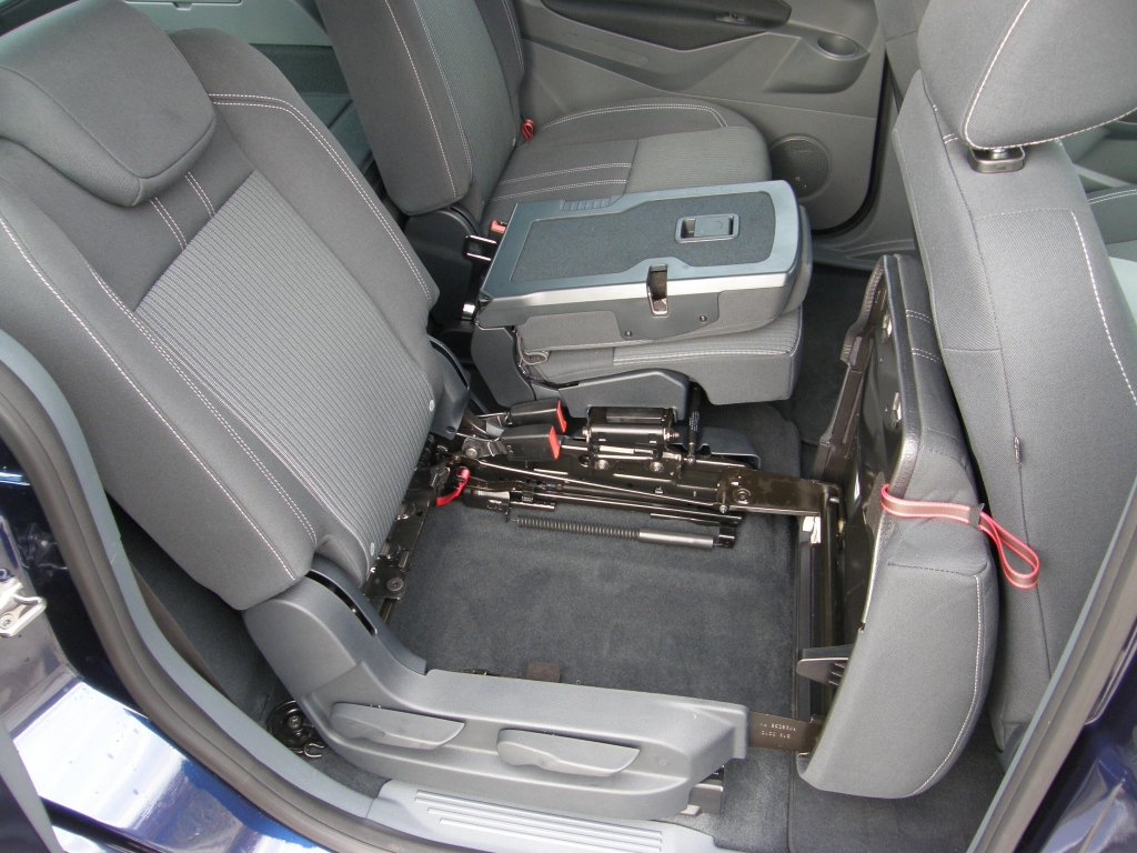 Ford Herbst-Regionaltour 2010: Harte Zeiten für Touran und Co. – Ford C-Max und Grand C-Max mit 500 Euro Preisvorteil