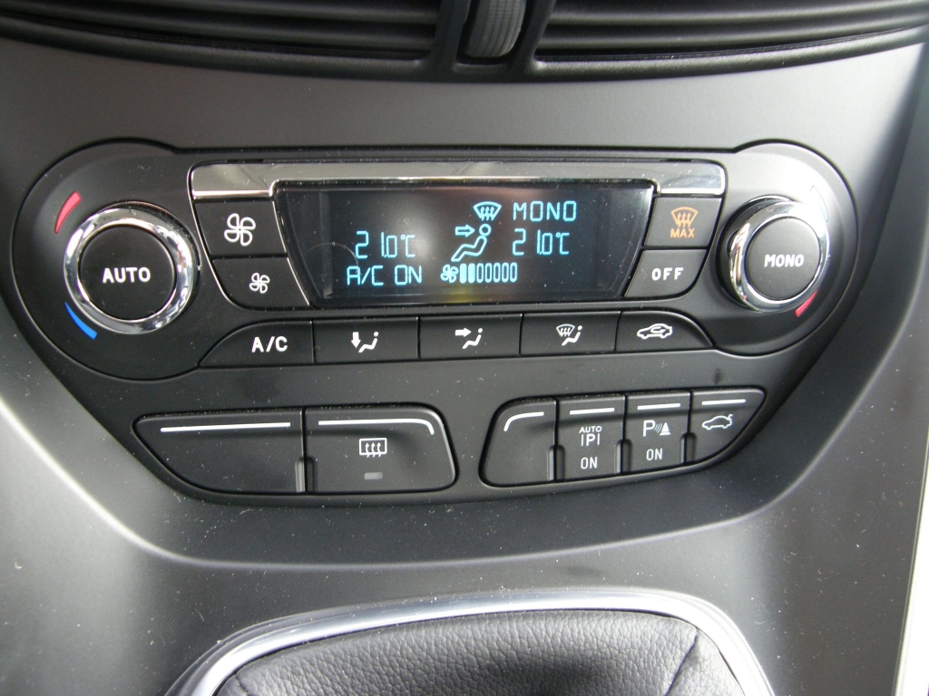 Ford Herbst-Regionaltour 2010: Harte Zeiten für Touran und Co. – Ford C-Max und Grand C-Max mit 500 Euro Preisvorteil