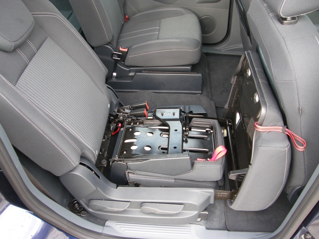 Ford Herbst-Regionaltour 2010: Harte Zeiten für Touran und Co. – Ford C-Max und Grand C-Max mit 500 Euro Preisvorteil