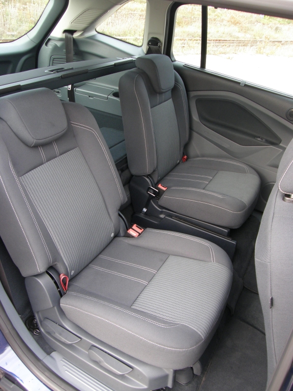 Ford Herbst-Regionaltour 2010: Harte Zeiten für Touran und Co. – Ford C-Max und Grand C-Max mit 500 Euro Preisvorteil